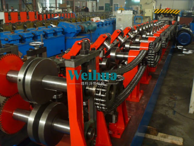 異型材冷彎成型設(shè)備 P1000654.jpg