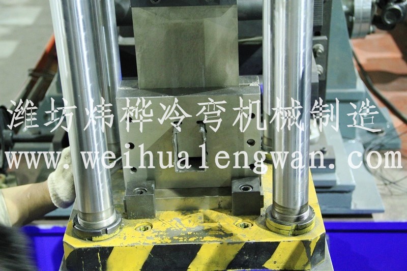 太陽(yáng)能光伏支架自動(dòng)成型設(shè)備 太陽(yáng)能光伏支架自動(dòng)成型設(shè)備